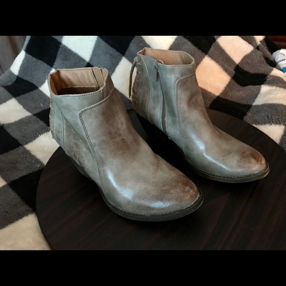 Size 10 boots from the Buckle